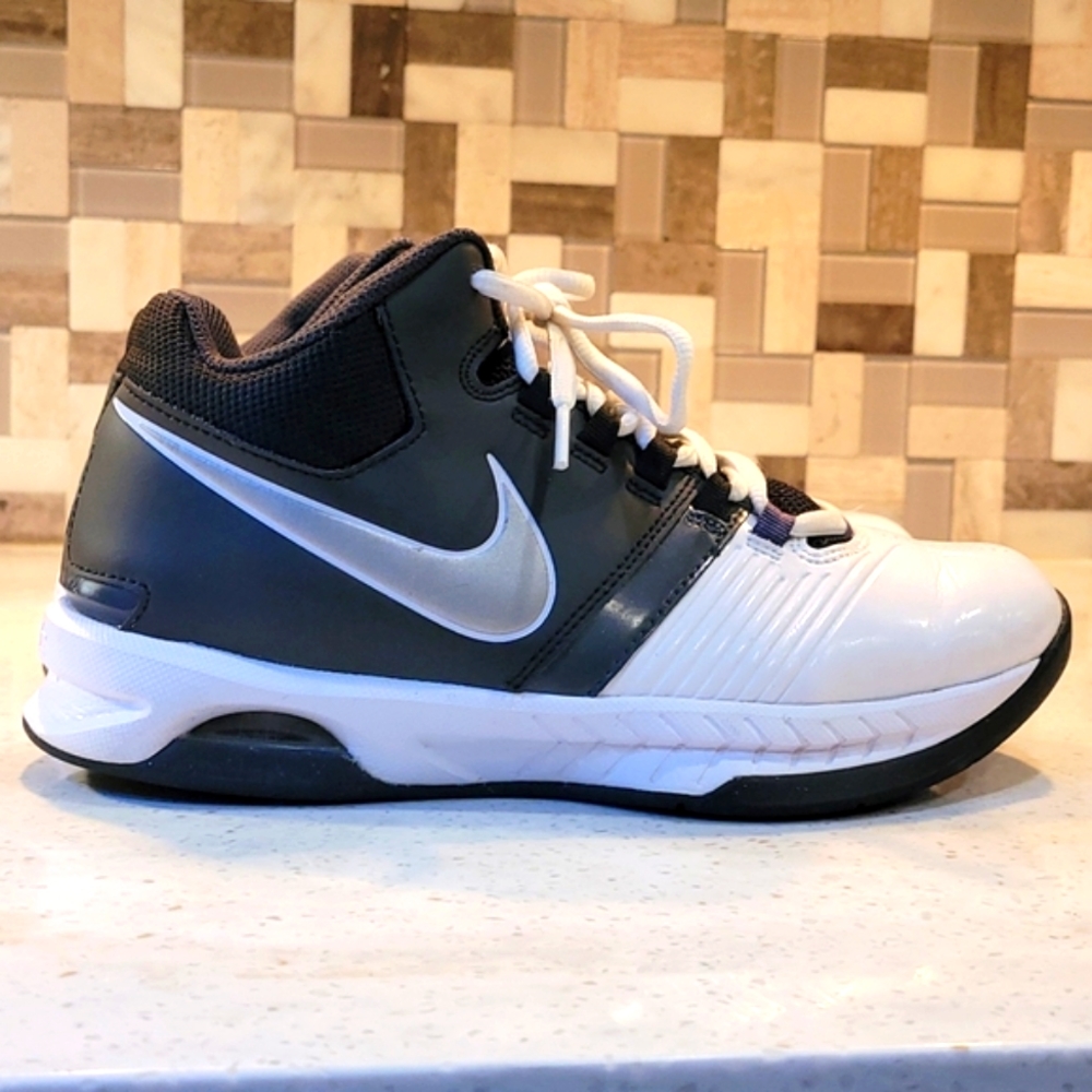 Nike Air VISI Pro 5 shoe